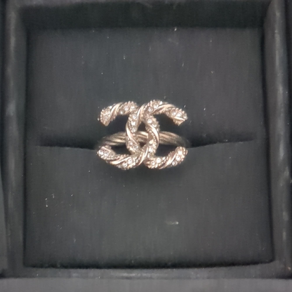 CHANEL Silver-Tone Interlocking Ring